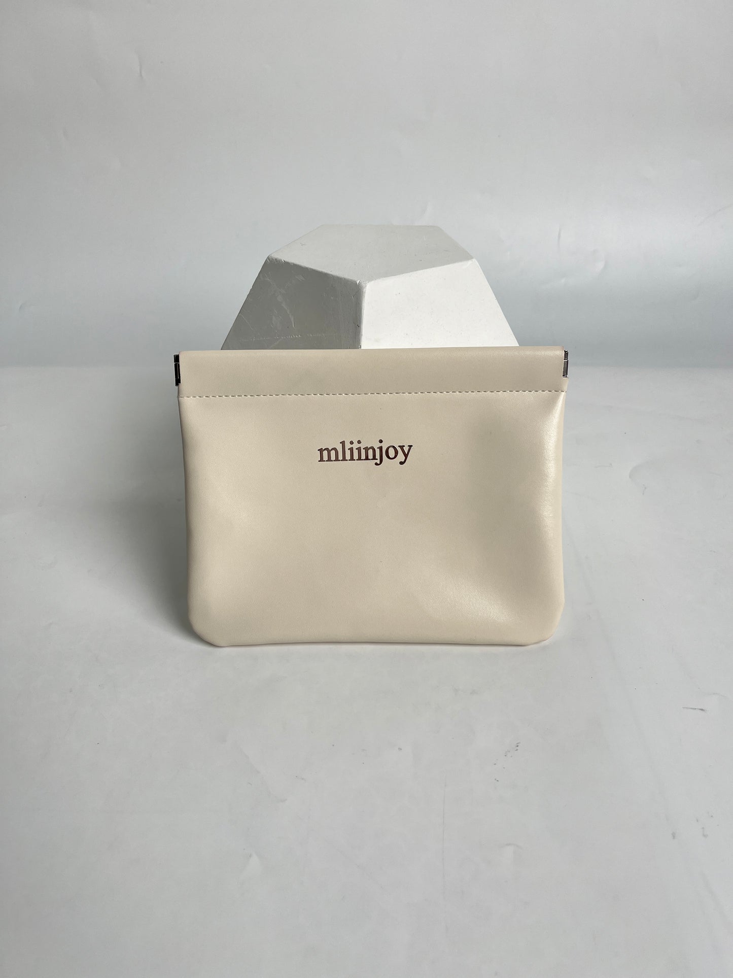 mliinjoy Minimalist Soft Clutch Bag – Portable Faux Leather Handbag for Daily Use