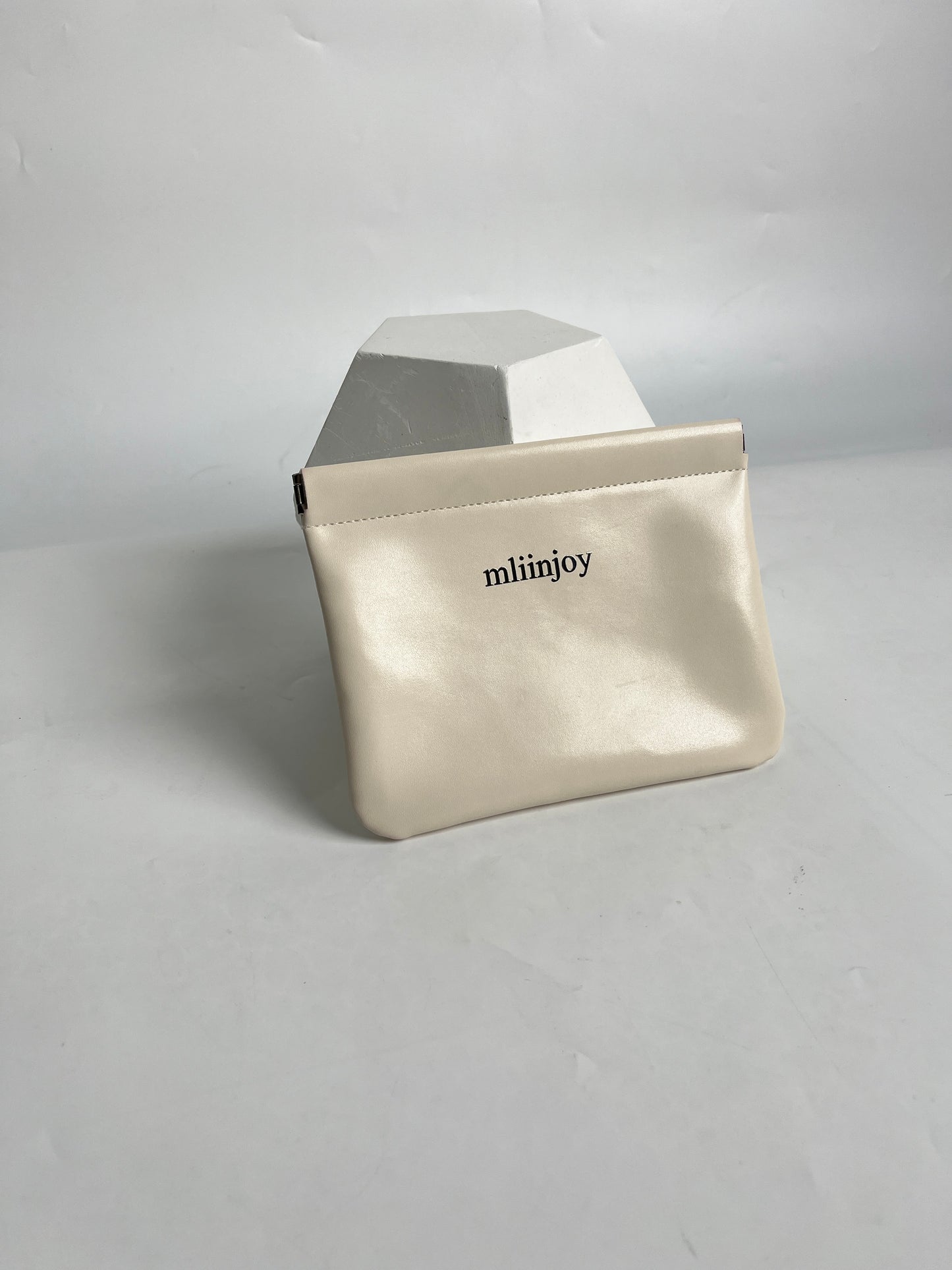 mliinjoy Minimalist Soft Clutch Bag – Portable Faux Leather Handbag for Daily Use