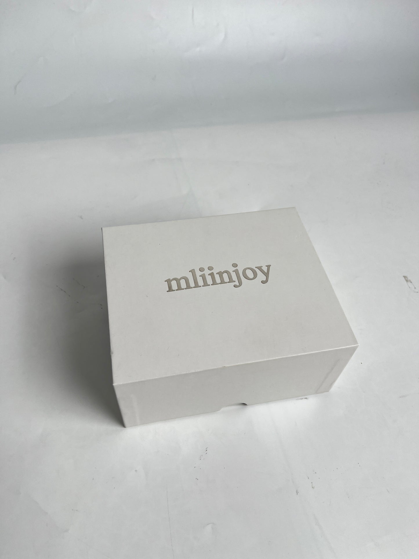 mliinjoy Premium White Gift Box - 8"x8"x3" Sleek Presentation Box with Logo, Elegant Minimalist Design for Jewelry, Watches & Luxury Gifts, Reusable Storage Case