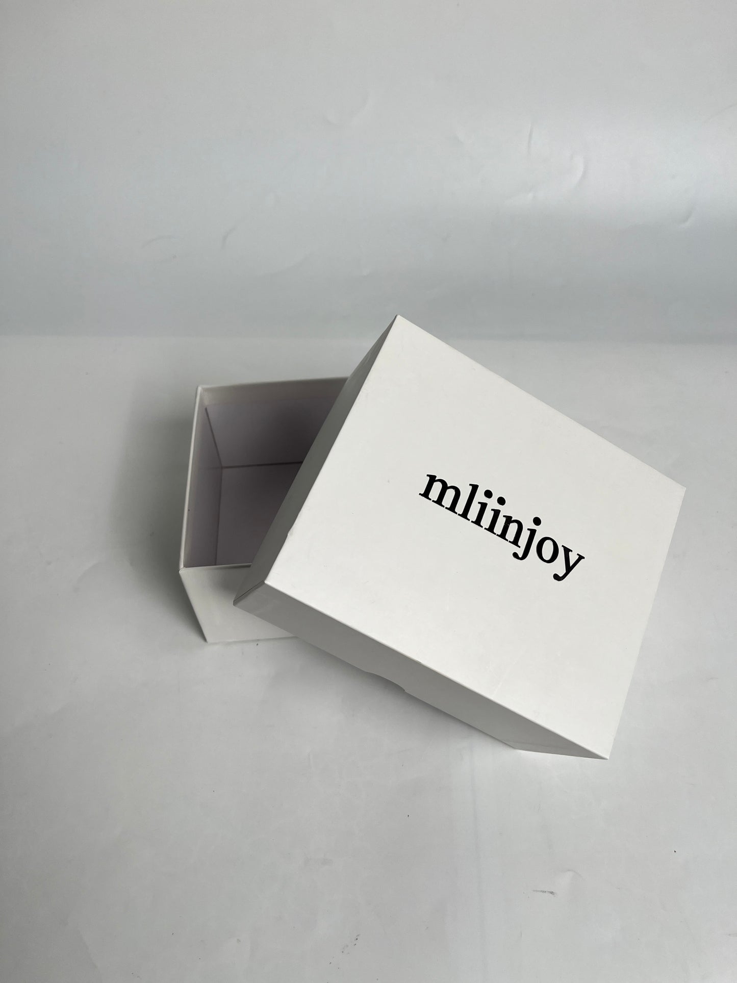 mliinjoy Premium White Gift Box - 8"x8"x3" Sleek Presentation Box with Logo, Elegant Minimalist Design for Jewelry, Watches & Luxury Gifts, Reusable Storage Case