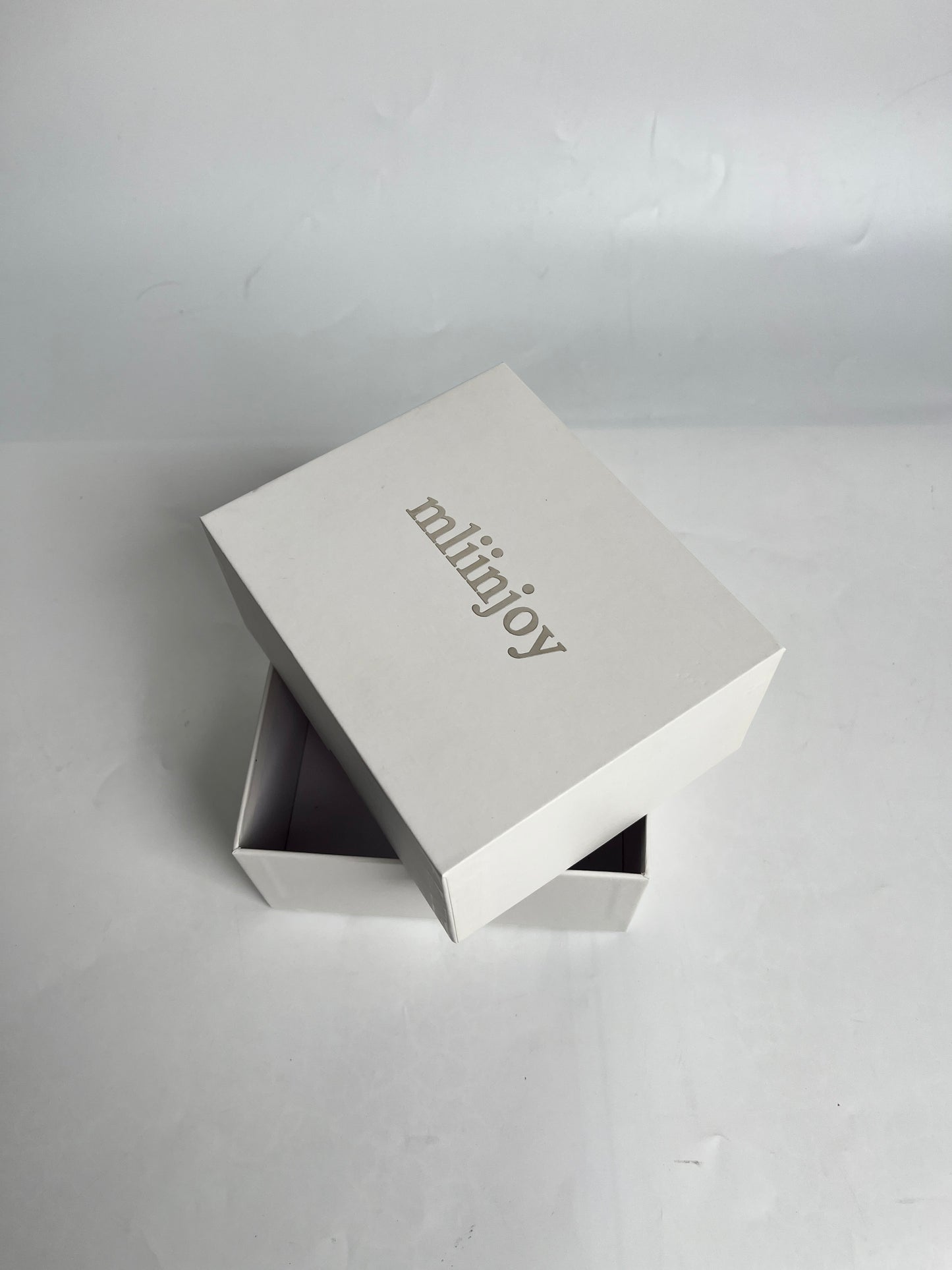 mliinjoy Premium White Gift Box - 8"x8"x3" Sleek Presentation Box with Logo, Elegant Minimalist Design for Jewelry, Watches & Luxury Gifts, Reusable Storage Case