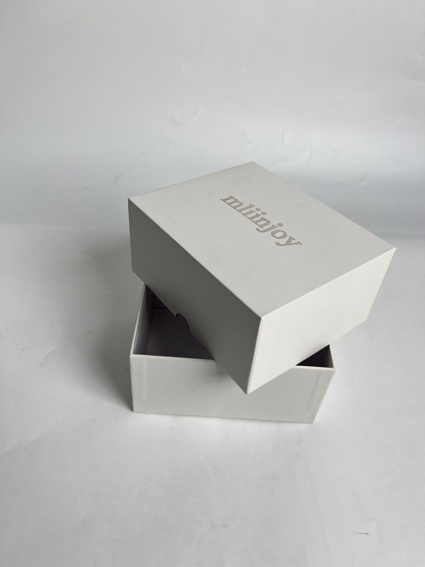 mliinjoy Premium White Gift Box - 8"x8"x3" Sleek Presentation Box with Logo, Elegant Minimalist Design for Jewelry, Watches & Luxury Gifts, Reusable Storage Case