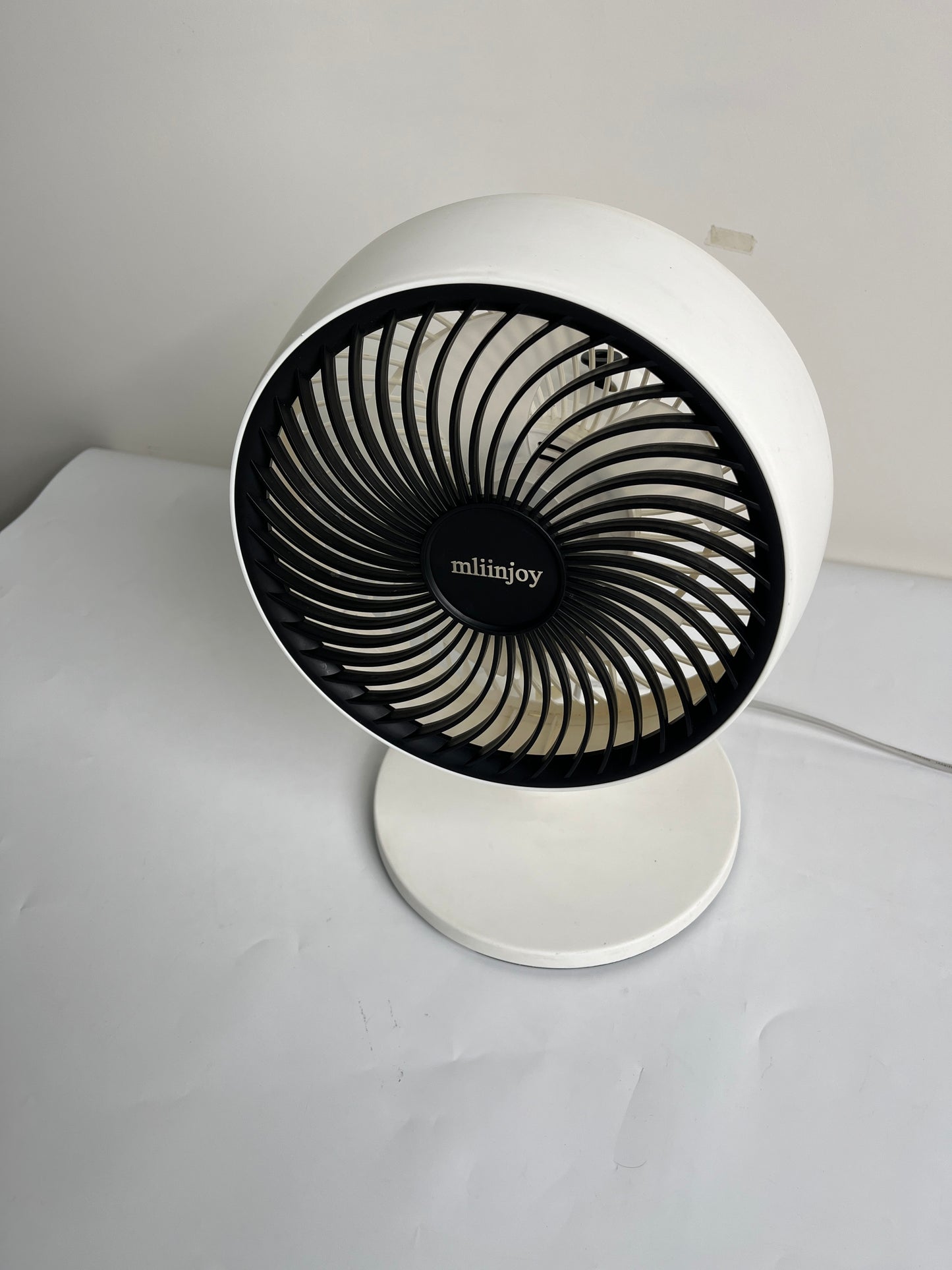 mliinjoy Quiet Oscillating Desk Fan – Compact USB Table Fan with Adjustable Tilt for Home & Office