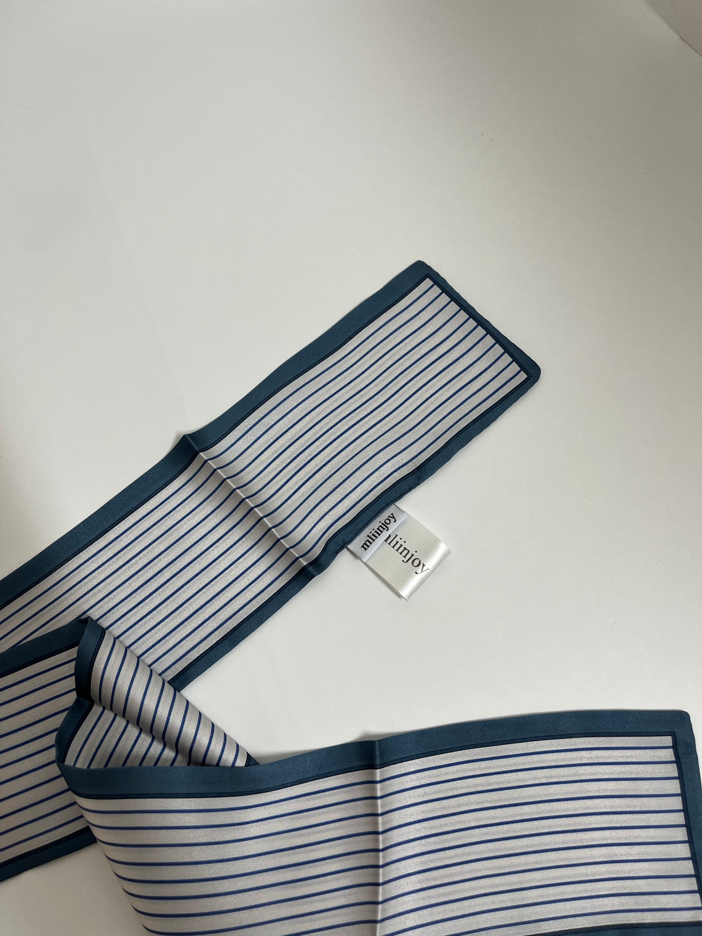 mliinjoy Striped Satin Scarf – Lightweight Fashion Neck Scarf for Women and Men (Navy Trim)