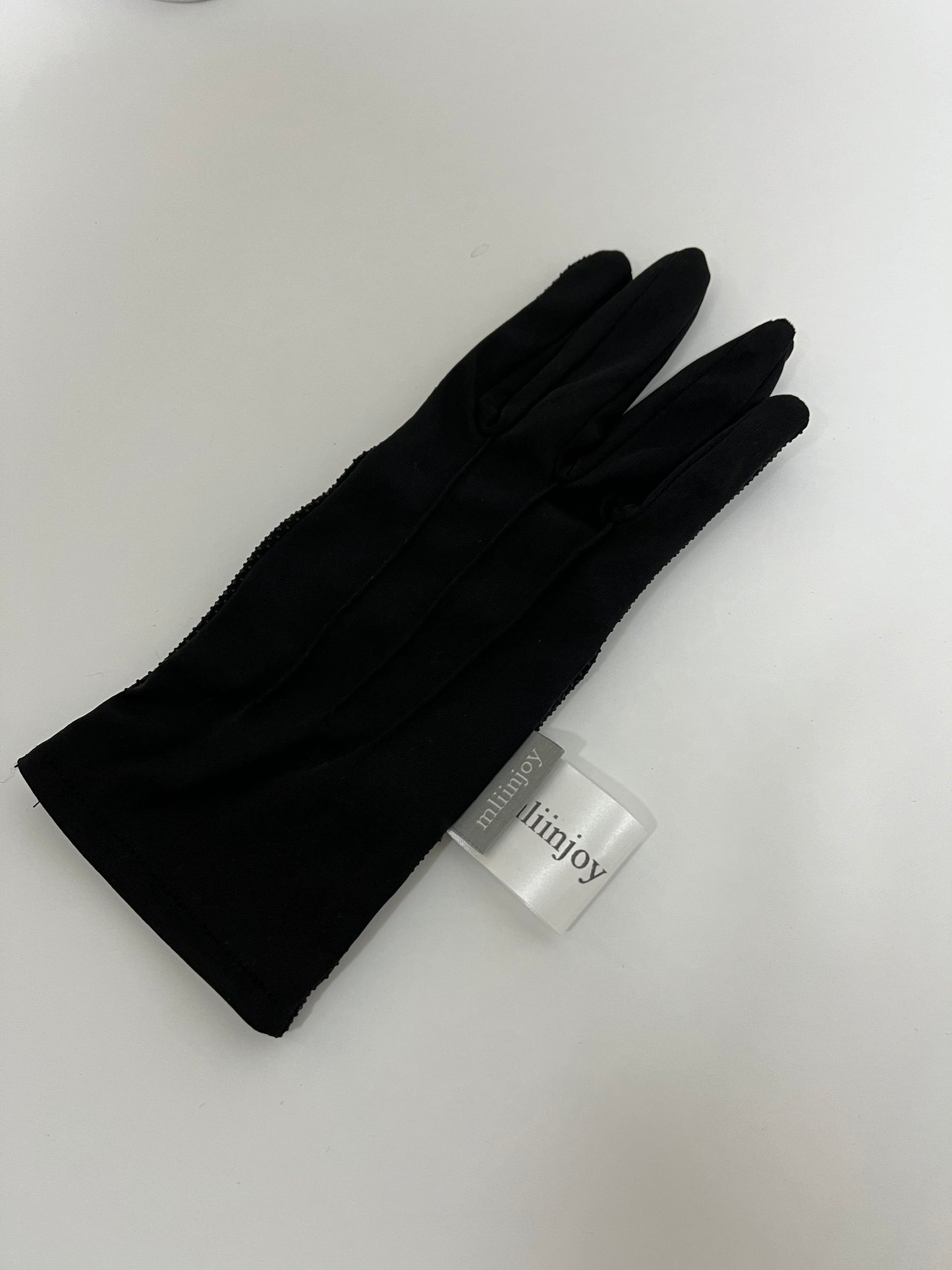 mliinjoy Classic Black Winter Gloves – Soft Stretch Thermal Gloves for Women with Elegant Fit and Everyday Warmth
