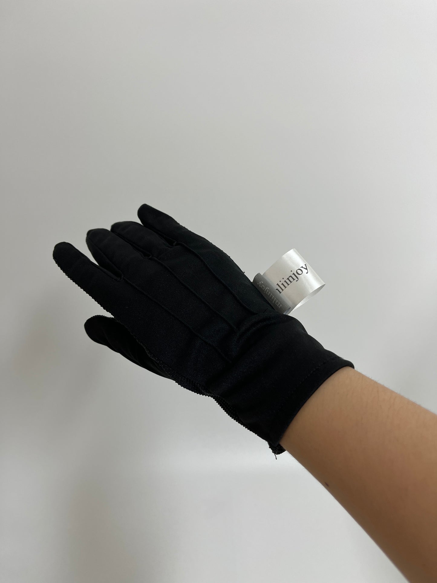 mliinjoy Classic Black Winter Gloves – Soft Stretch Thermal Gloves for Women with Elegant Fit and Everyday Warmth