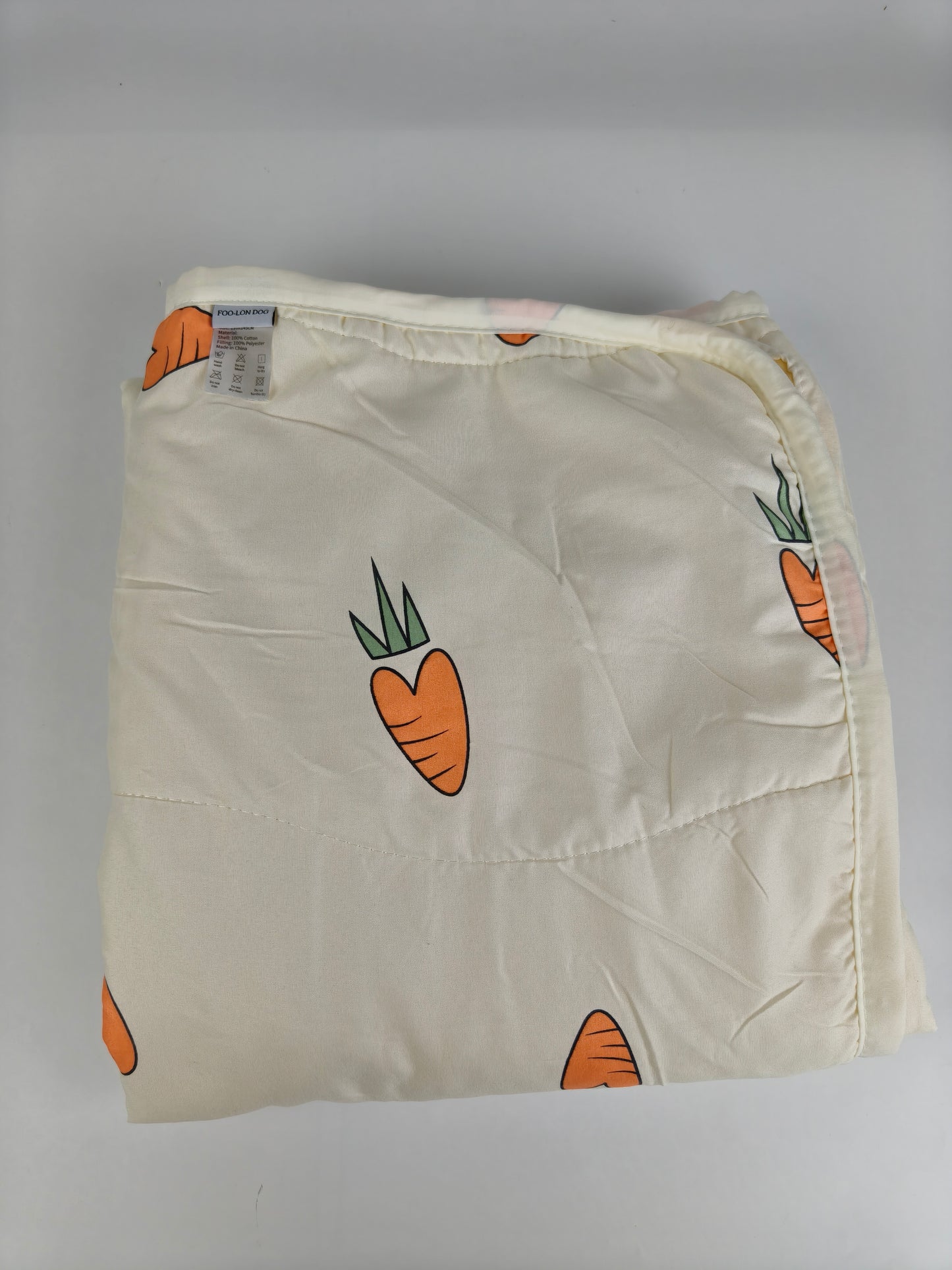 FOO-LON DOG Cozy Carrot Print Quilt – Soft & Lightweight All-Season Blanket