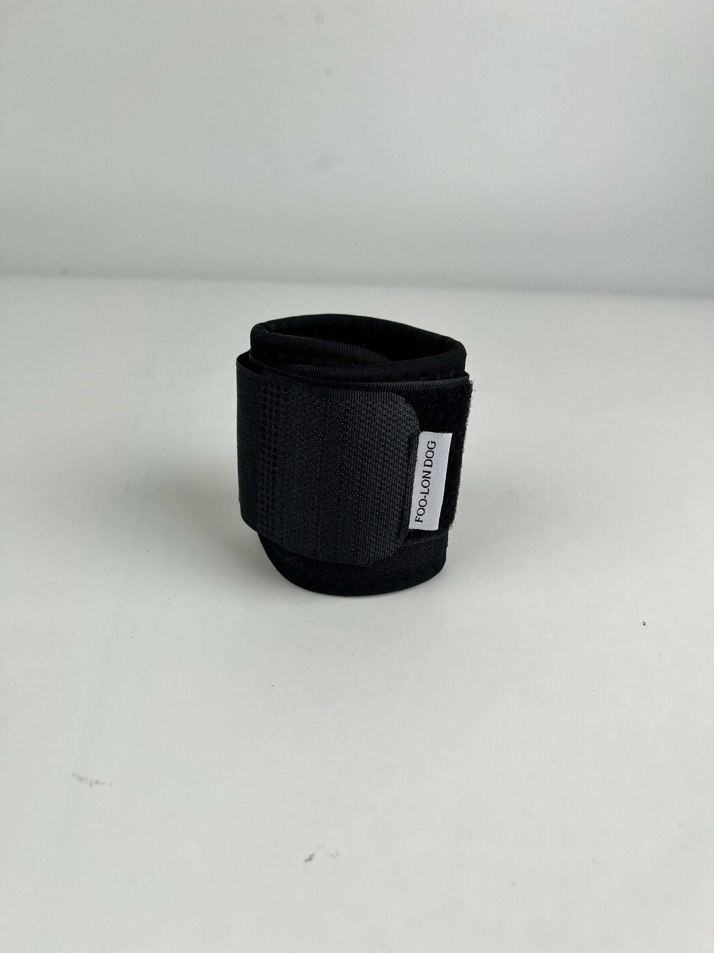 FOO-LON DOG Adjustable Sports Wristband – Breathable Support Wrap for Fitness & Everyday Wear